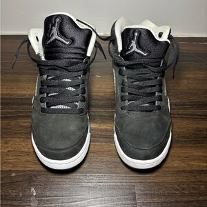 Size 9 - Jordan 5 Retro Mid Oreo